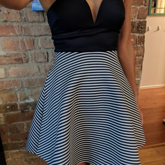 Cute stripey strapless dress - Picture 1 of 3